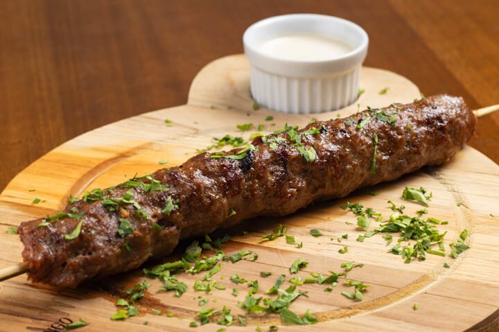 Espeto de carne moída